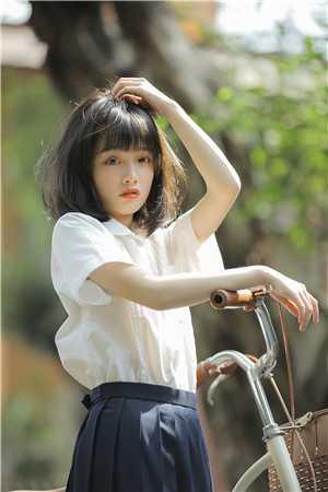 畅销巨作穿书炮灰?我靠心声拯救全家