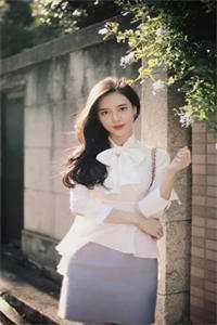 她靠美颜救赎无限恐怖游戏NPC精校版全本+番外完